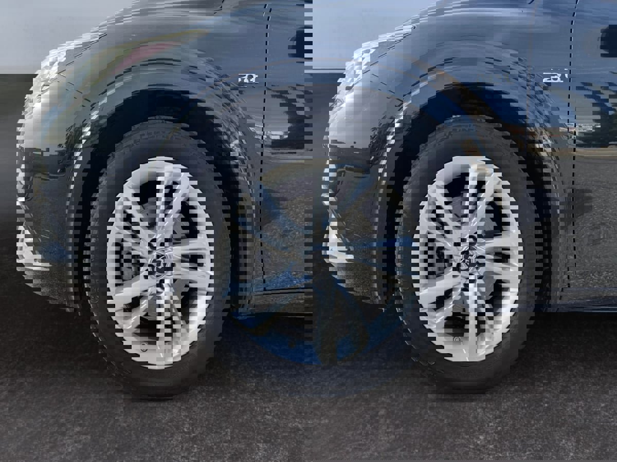 Used 2018 INFINITI QX30 w/ Cargo Package image 9