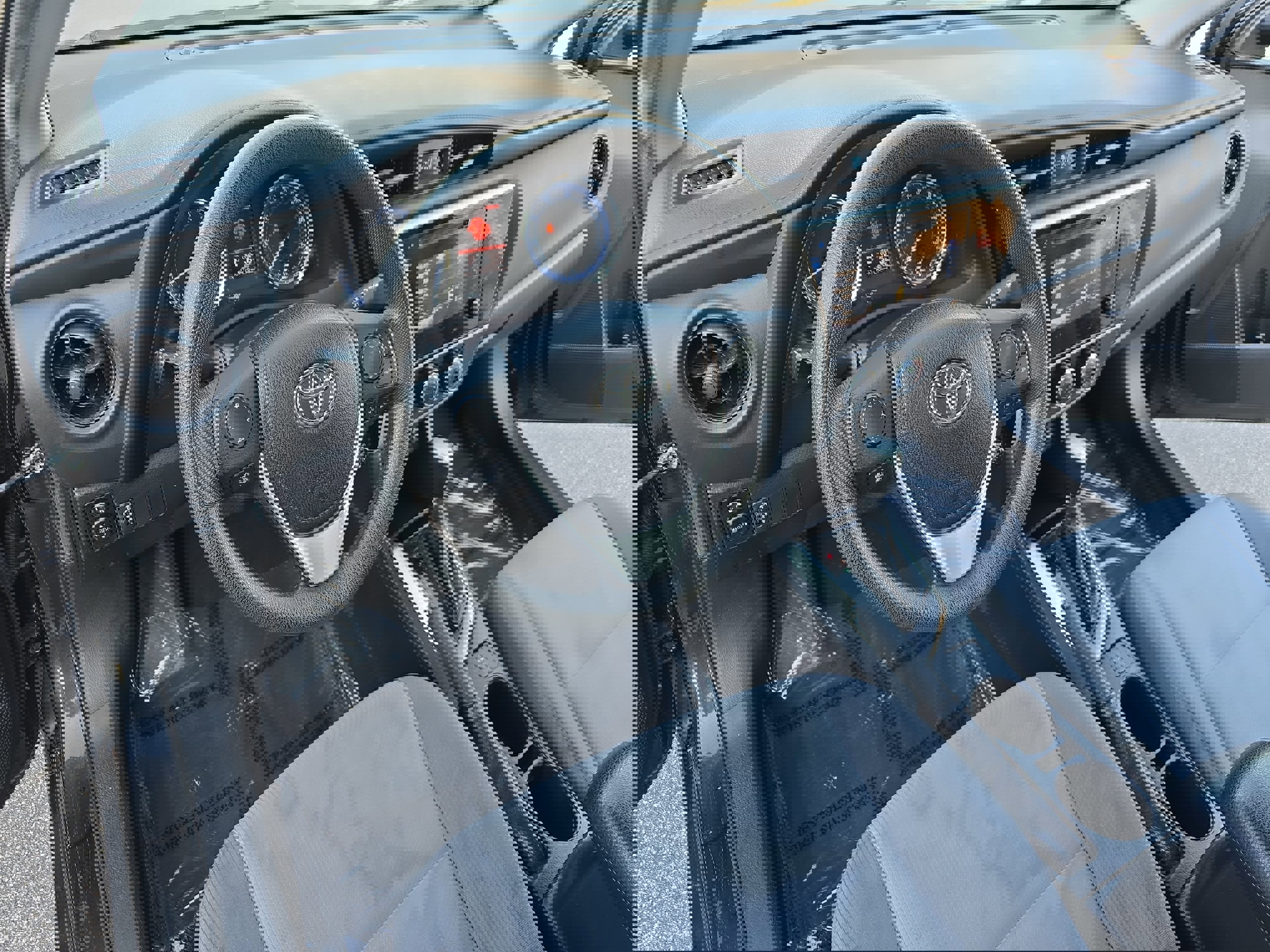 Used 2019 Toyota Corolla LE image 16