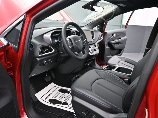 New 2026 Chrysler Voyager LX image 9