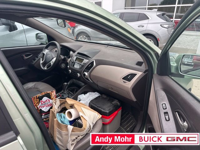 Used 2010 Hyundai Tucson GLS w/ Popular Equipment Pkg 2 AWD/4WD image 8