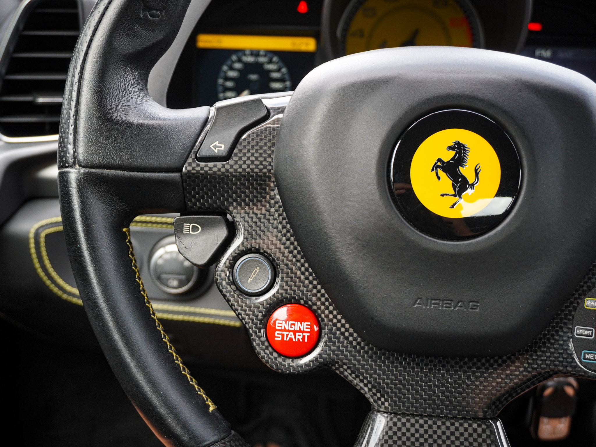 Used 2014 Ferrari 458 Italia Coupe RWD image 24