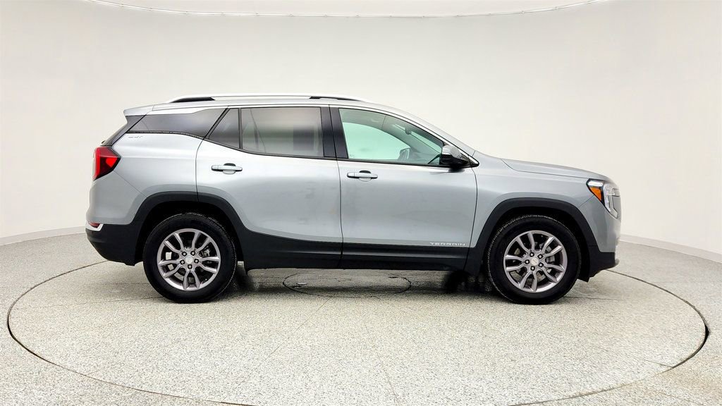 Used 2023 GMC Terrain SLT w/ Tech Package image 4