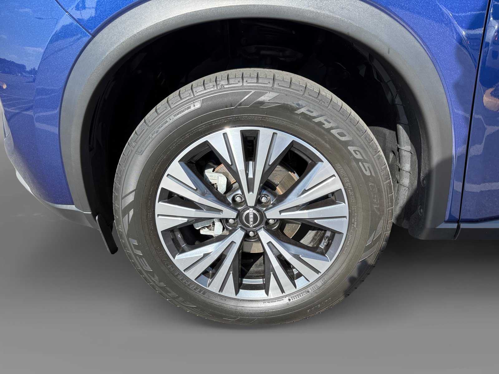 Used 2023 Nissan Rogue SV FWD image 9