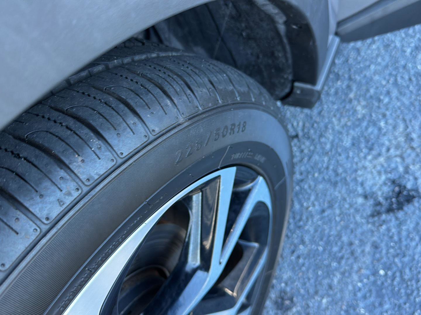 Used 2019 Toyota C-HR Limited image 33