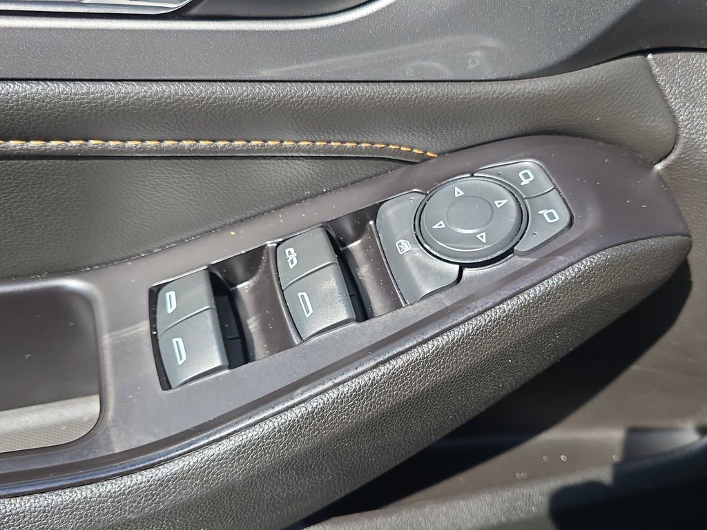 Used 2018 Chevrolet Traverse LT w/ LPO, Floor Liner Package AWD/4WD image 31