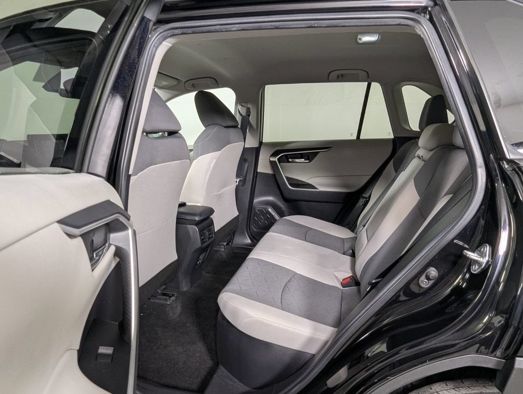 Used 2020 Toyota RAV4 XLE AWD/4WD image 23