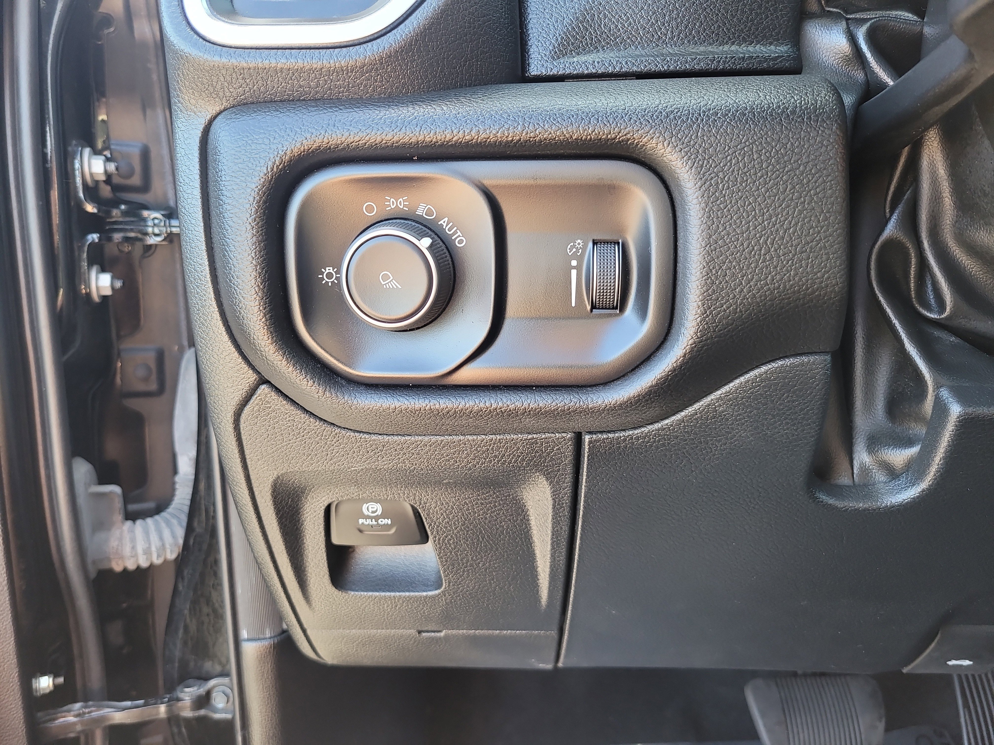 Used 2024 RAM 1500 Laramie AWD/4WD image 30