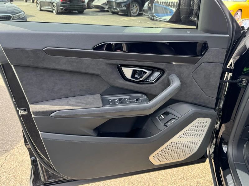 Used 2021 Lamborghini Urus image 8