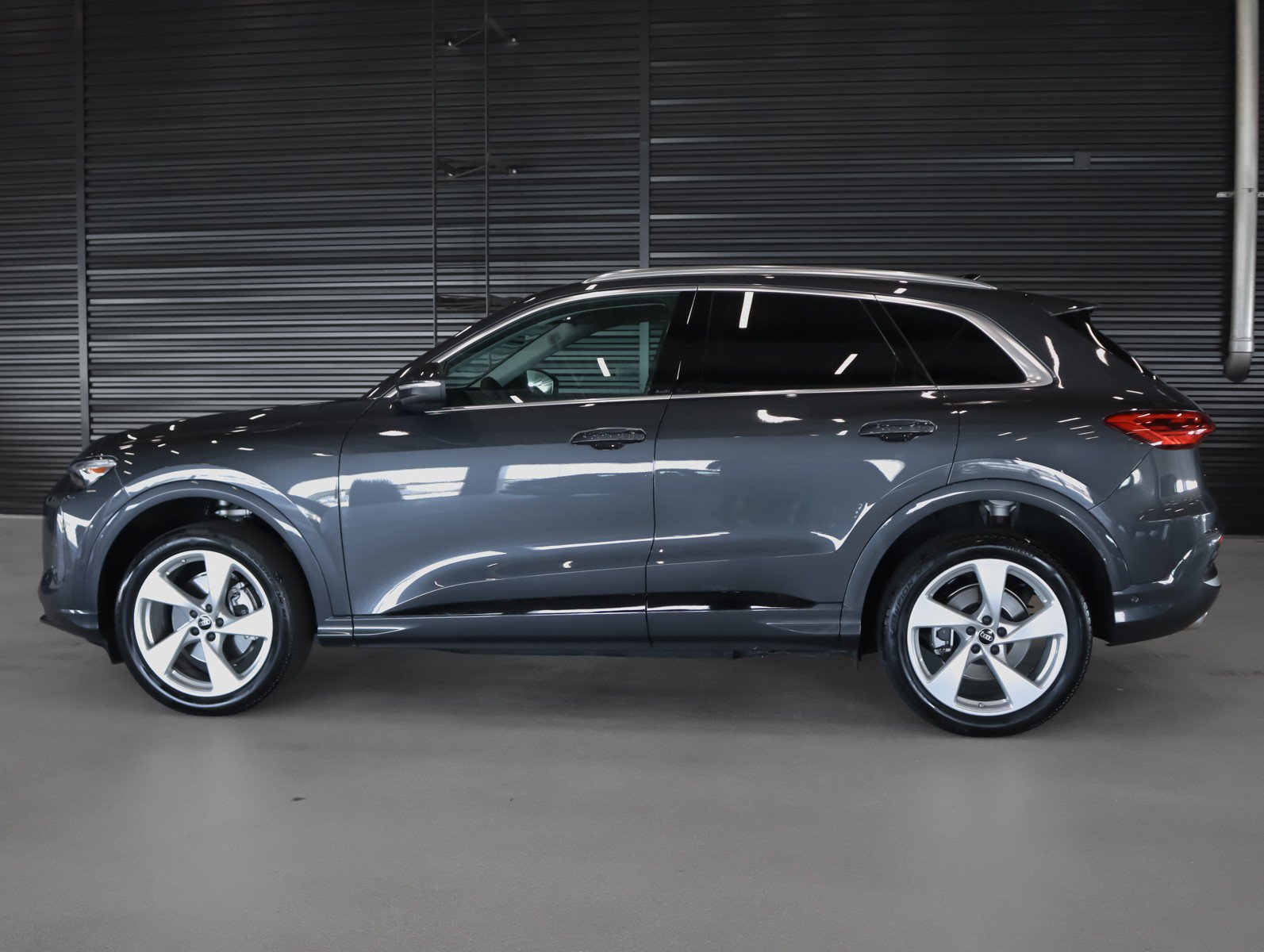 Certified 2025 Audi Q5 Premium w/ Premium Plus AWD/4WD image 16