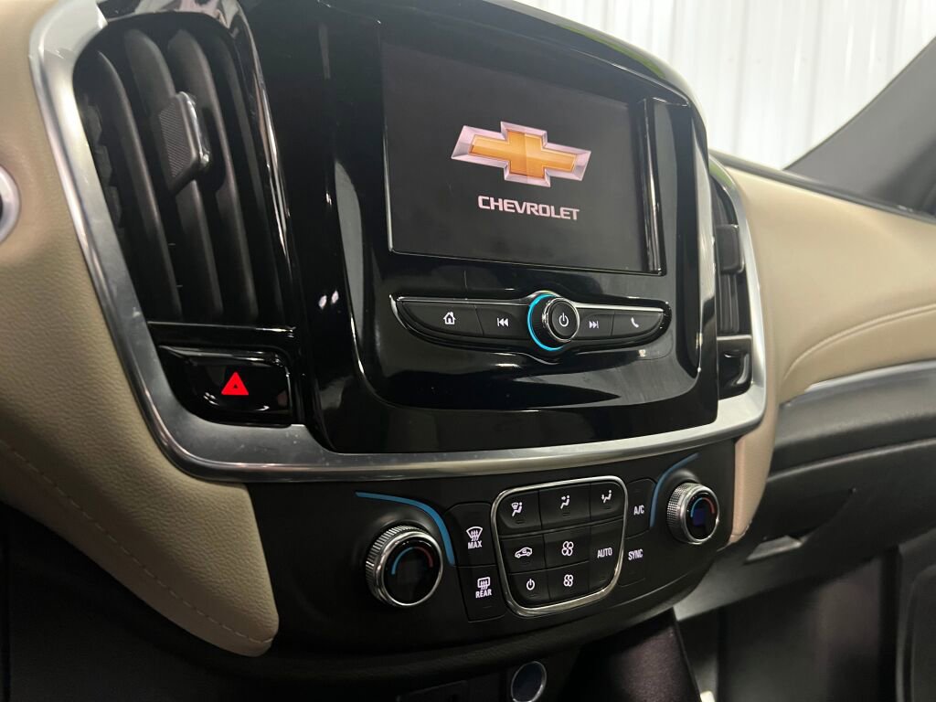 Used 2022 Chevrolet Traverse LS image 9
