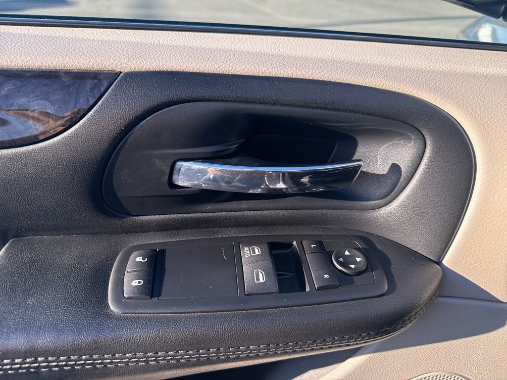 Used 2017 Dodge Grand Caravan SE image 10