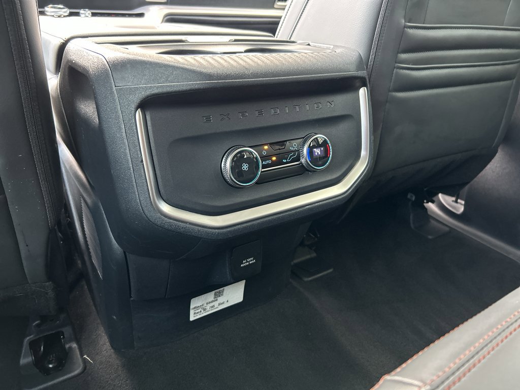 Used 2025 Ford Expedition Active AWD/4WD image 17