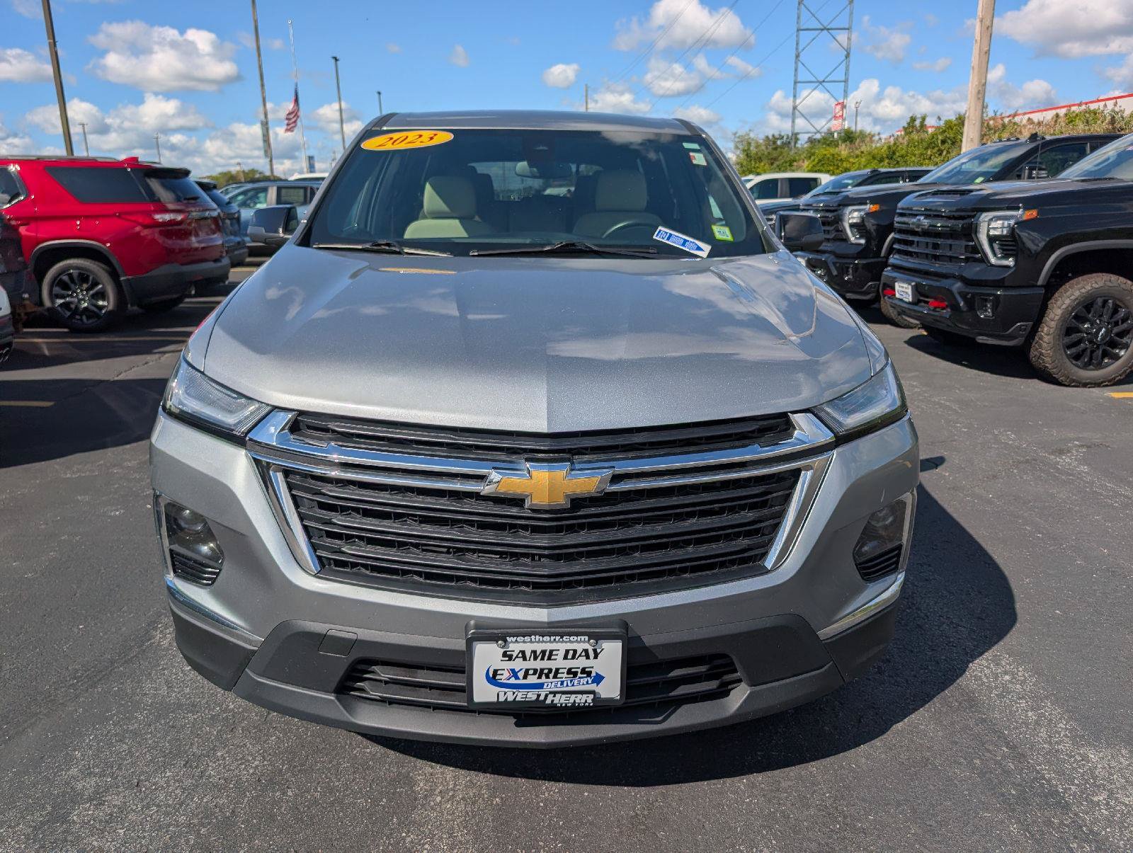 Used 2023 Chevrolet Traverse LS AWD/4WD image 2