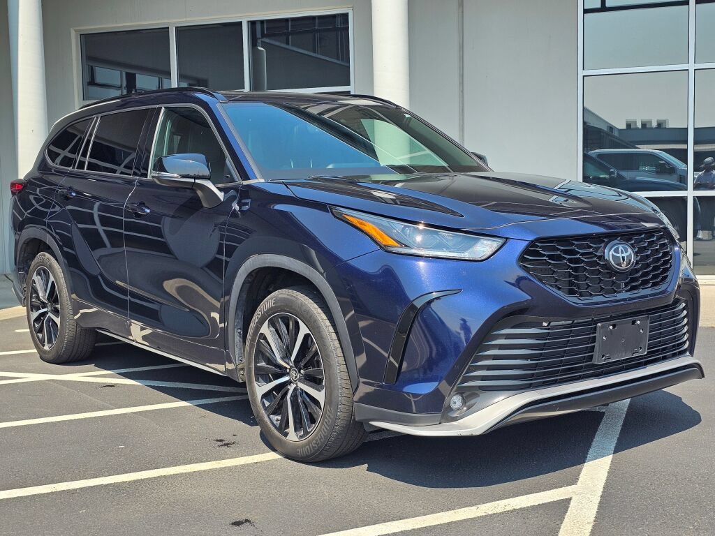 Used 2022 Toyota Highlander XSE AWD/4WD image 7