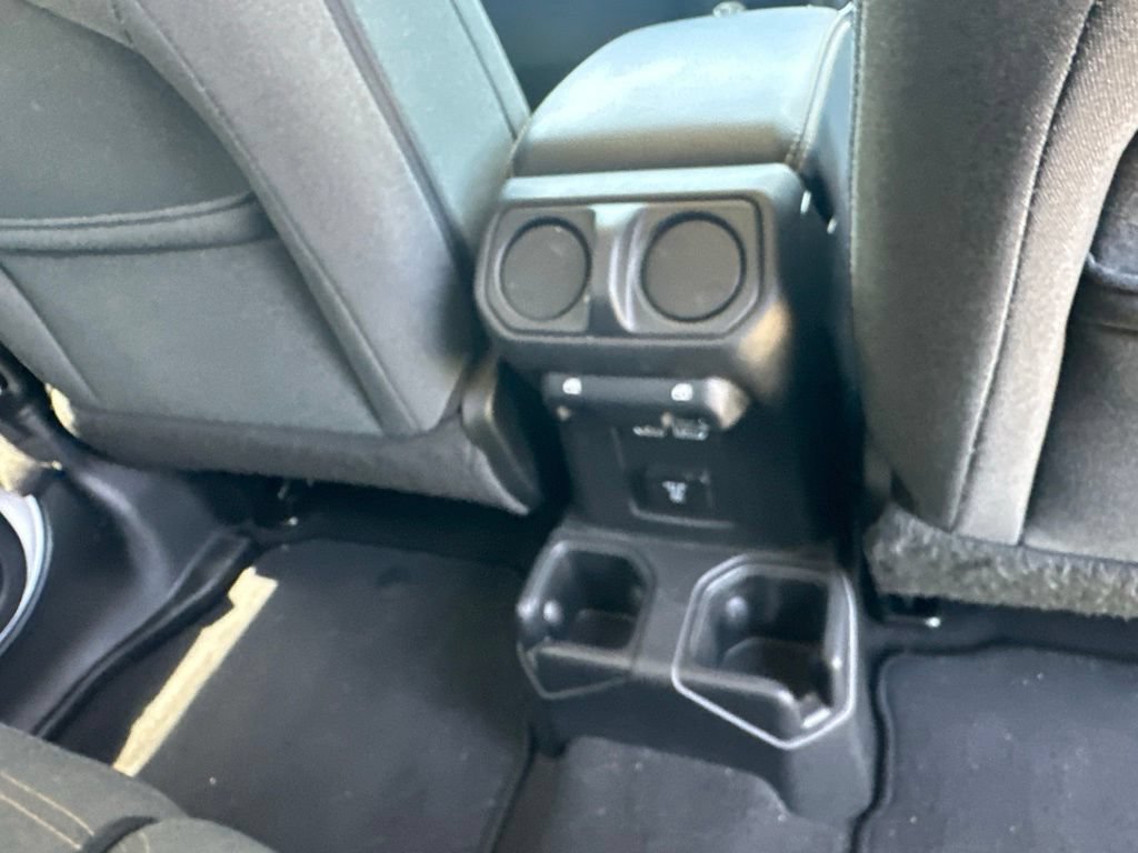 Used 2025 Jeep Wrangler Unlimited Sahara AWD/4WD image 35