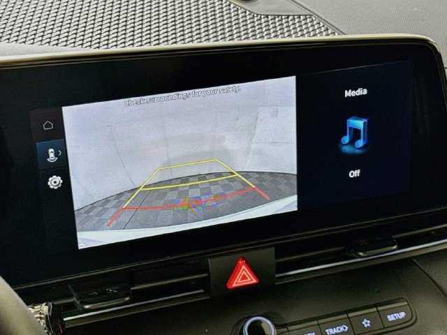 Certified 2025 Hyundai Elantra SEL FWD image 17
