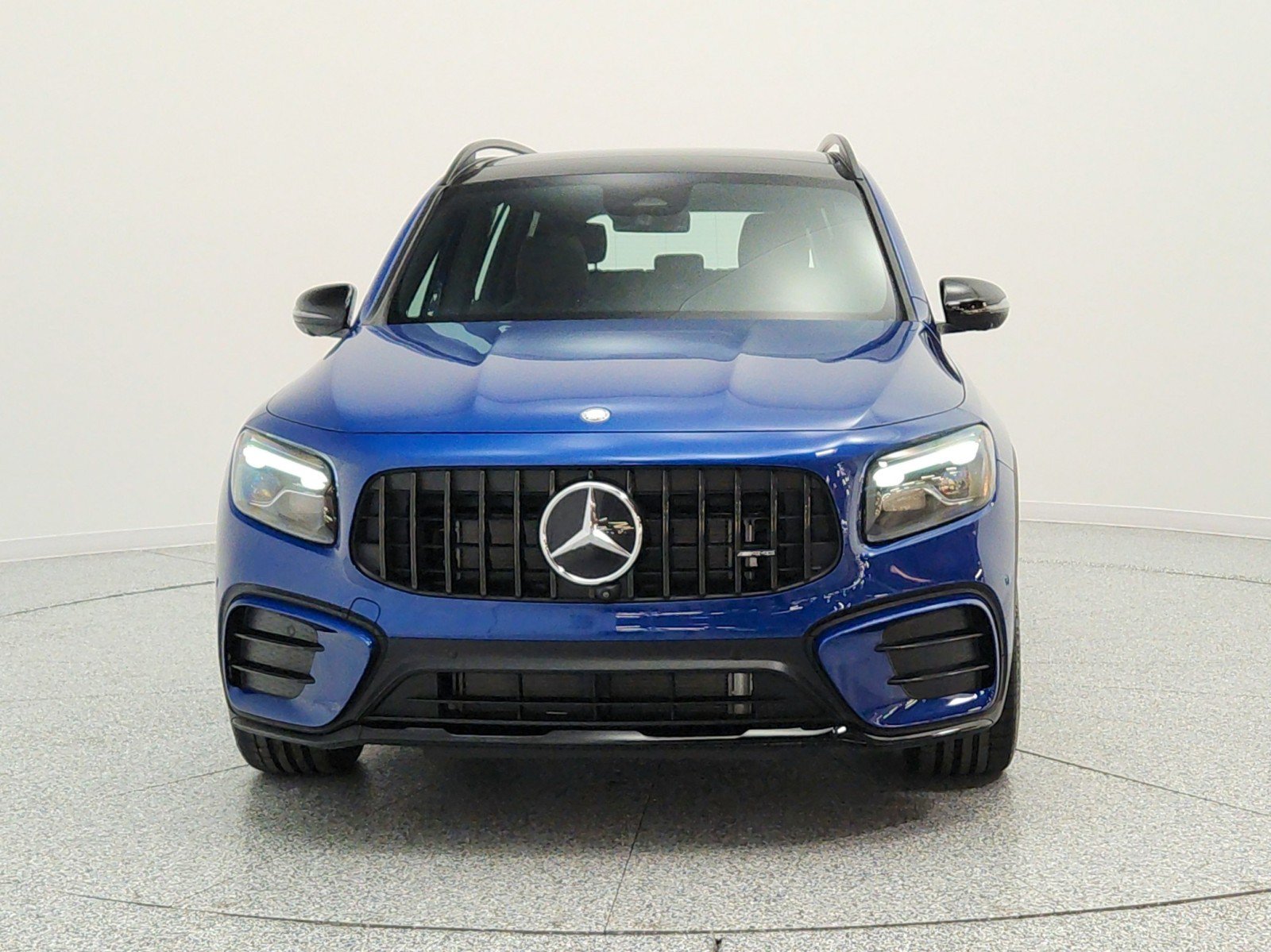Used 2025 Mercedes-Benz GLB 35 AMG 4MATIC image 2