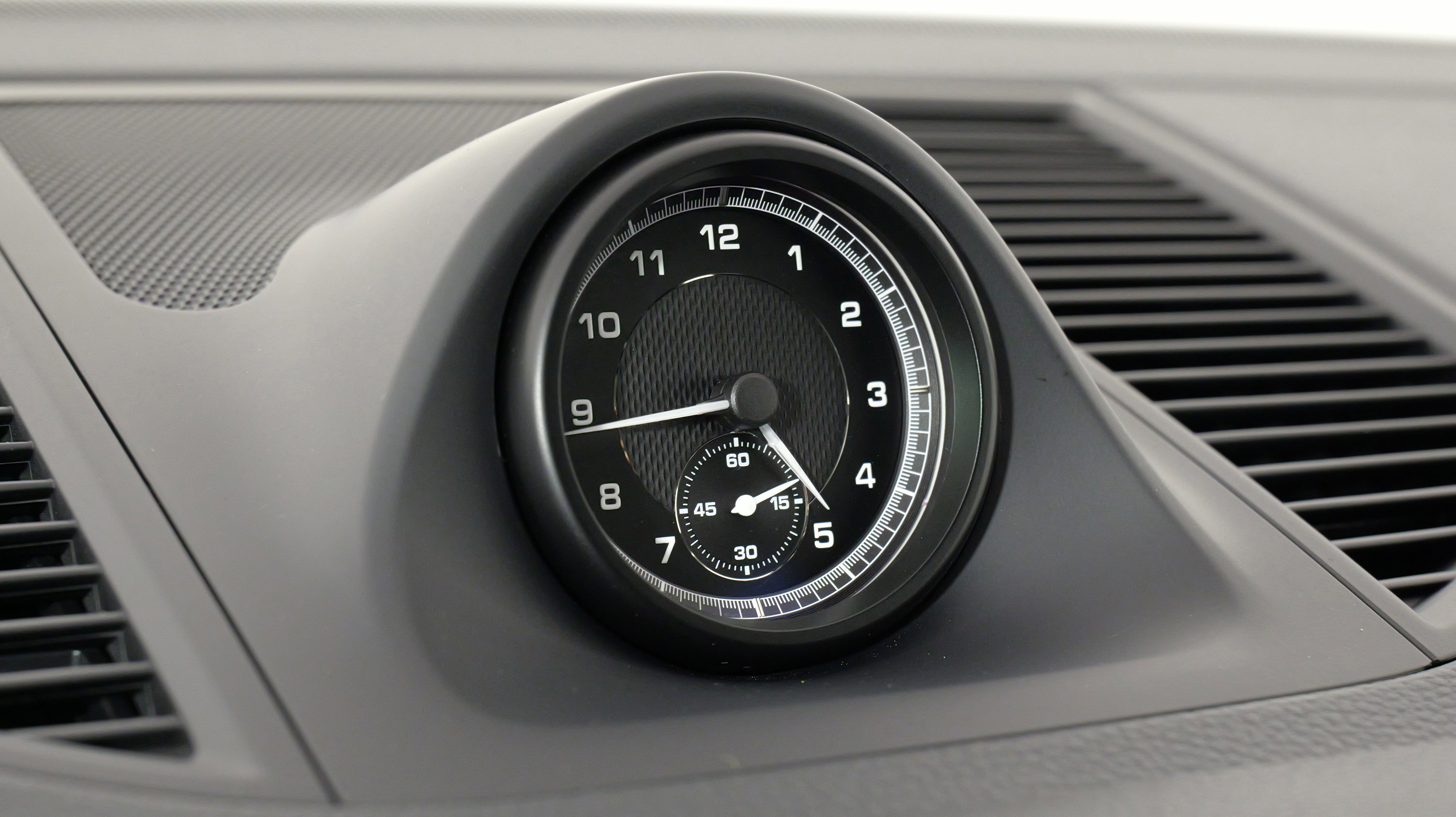 Used 2025 Porsche Macan image 53