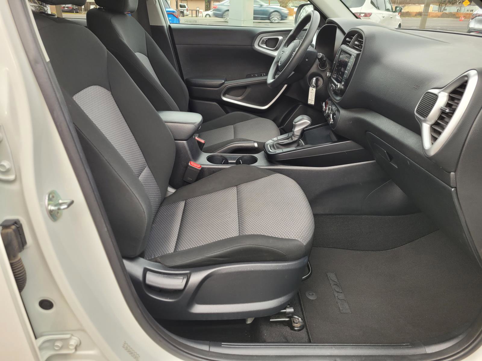 Used 2024 Kia Soul LX w/ Option Group 015 image 17