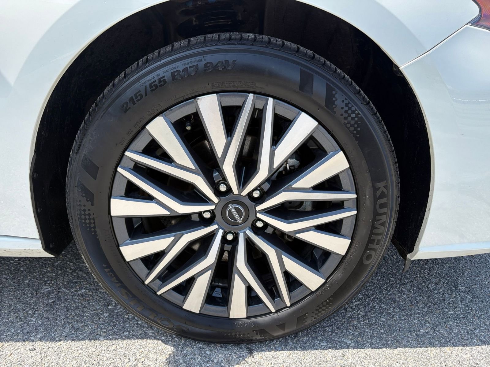 Used 2025 Nissan Altima 2.5 SV image 30