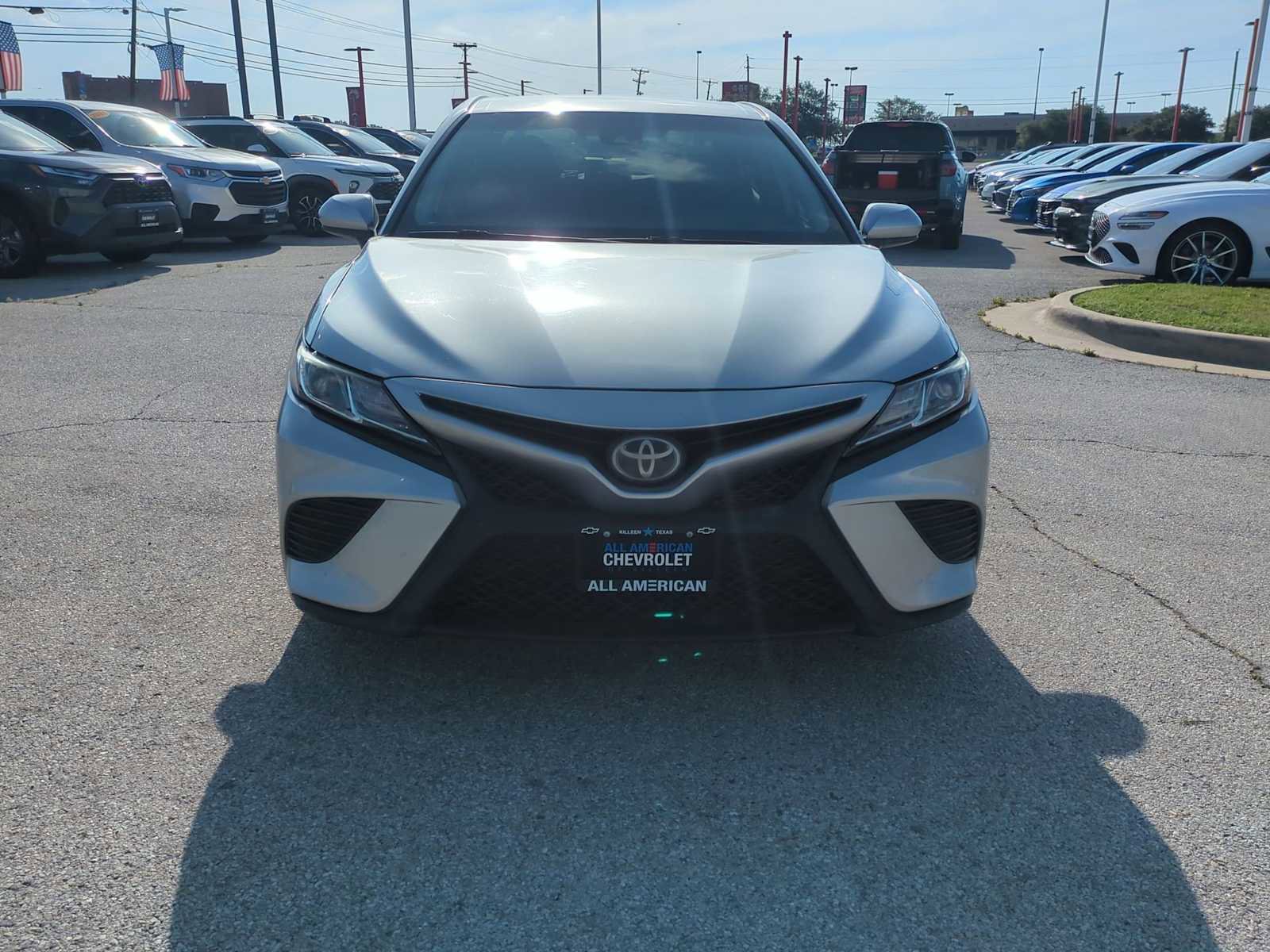 Used 2019 Toyota Camry SE FWD image 3
