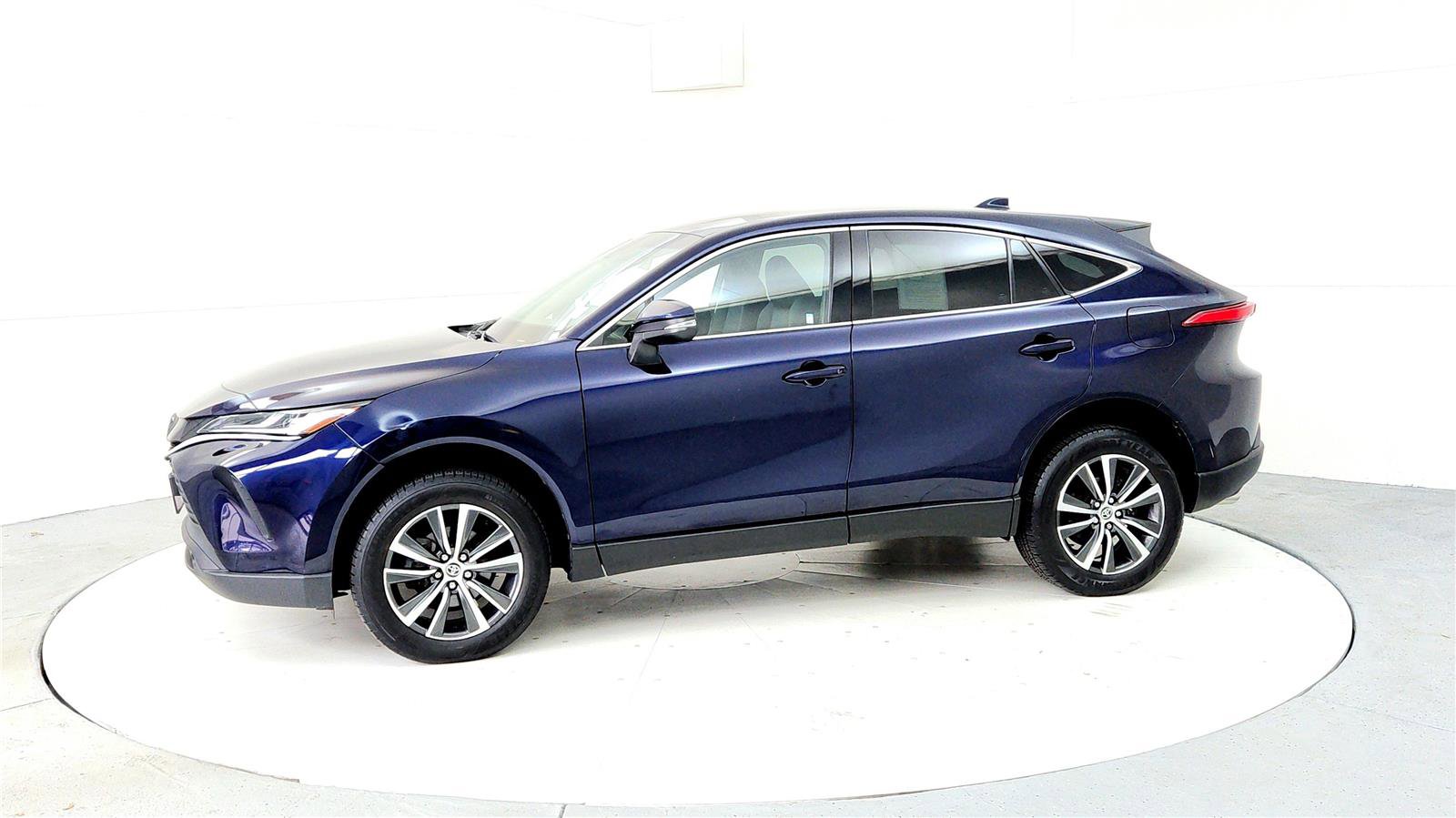 Certified 2023 Toyota Venza LE AWD/4WD image 3