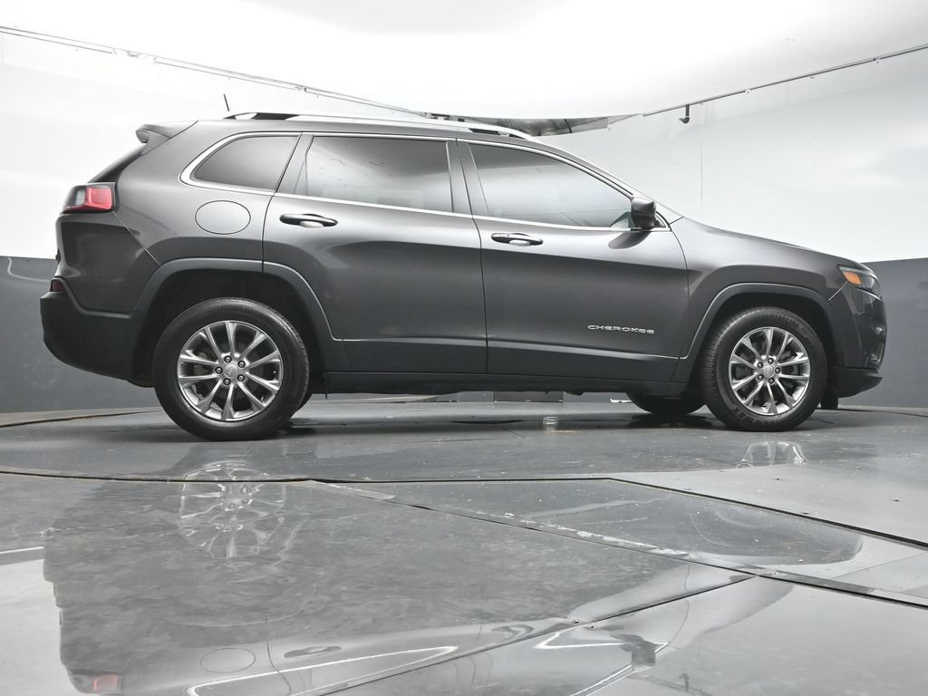 Used 2019 Jeep Cherokee Latitude Plus w/ Comfort/Convenience Group FWD image 36