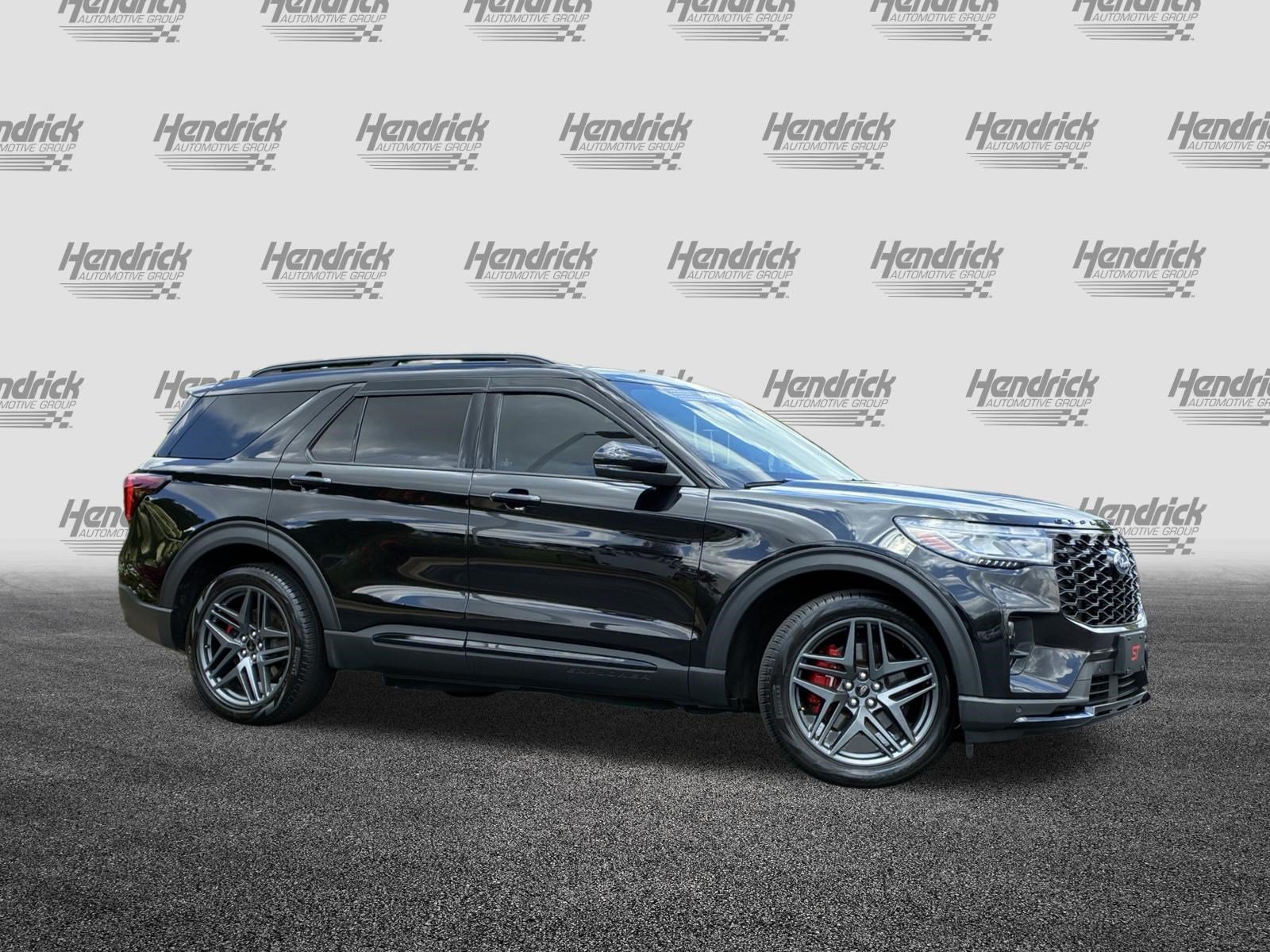 Used 2025 Ford Explorer ST AWD/4WD image 3