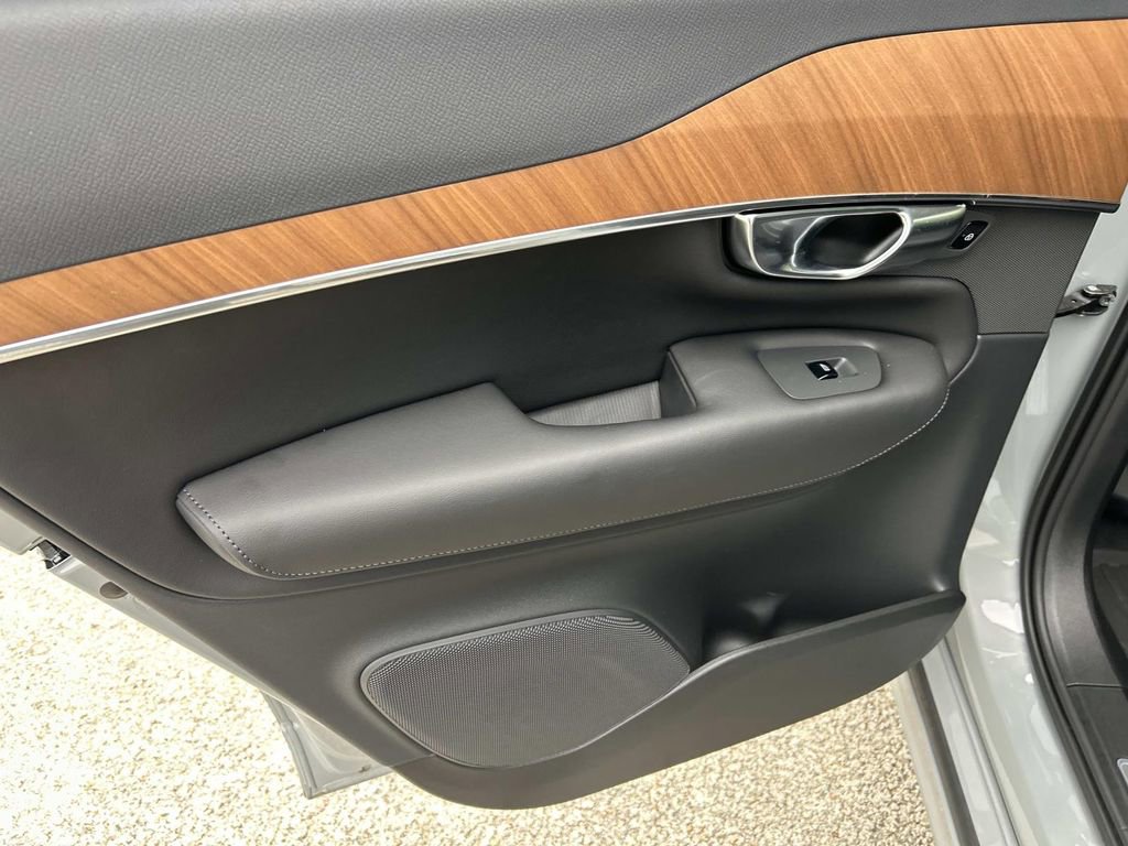 Used 2025 Volvo XC90 B6 Plus w/ Protection Package Premier image 23
