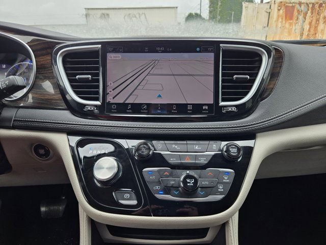 Used 2024 Chrysler Pacifica Limited FWD image 18