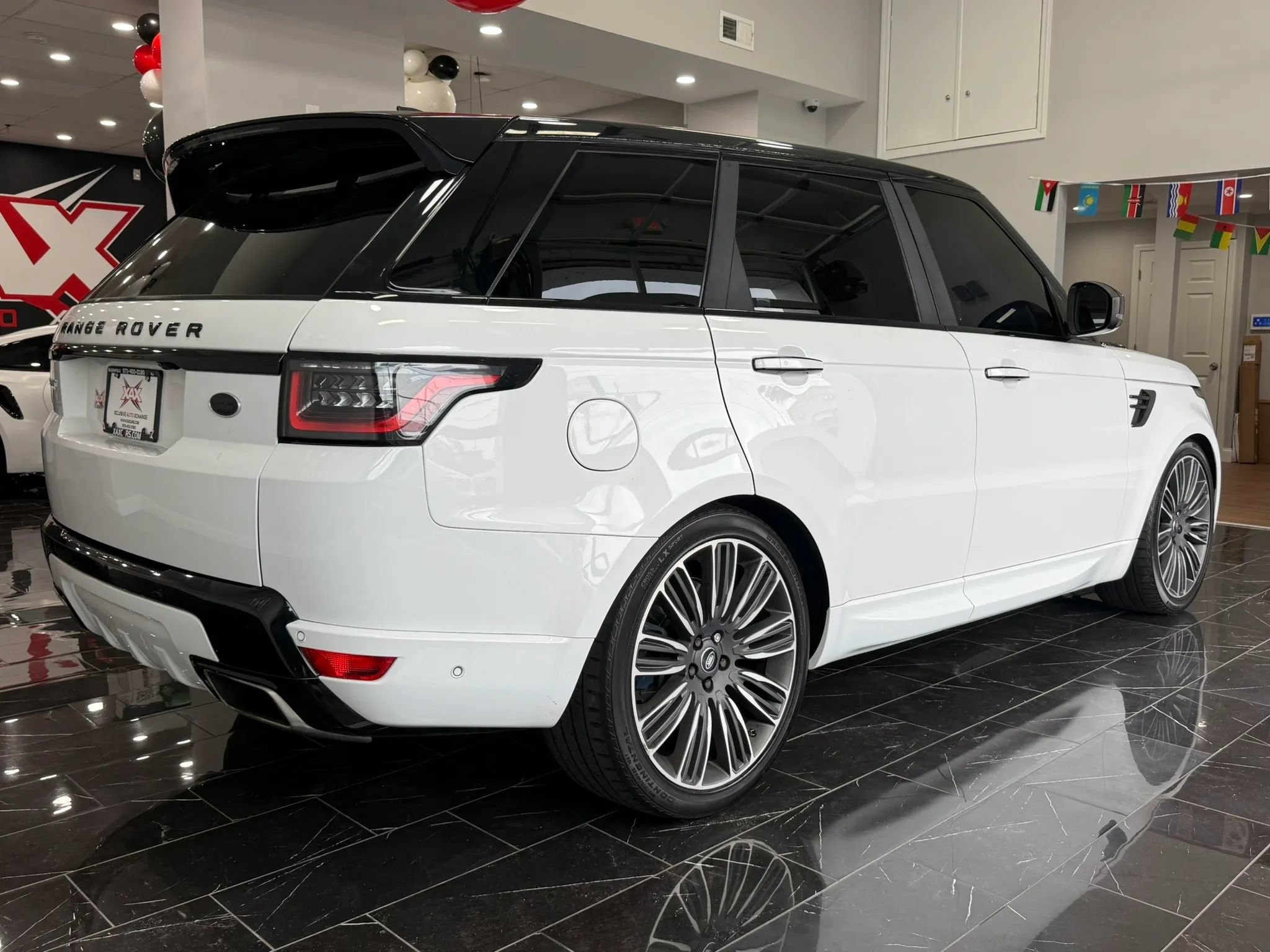 Used 2019 Land Rover Range Rover Sport HSE Dynamic AWD/4WD image 6
