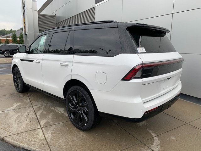 New 2027 Lincoln Navigator Black Label AWD/4WD image 3
