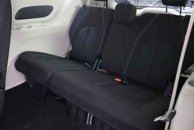 Used 2023 Chrysler Voyager LX FWD image 17