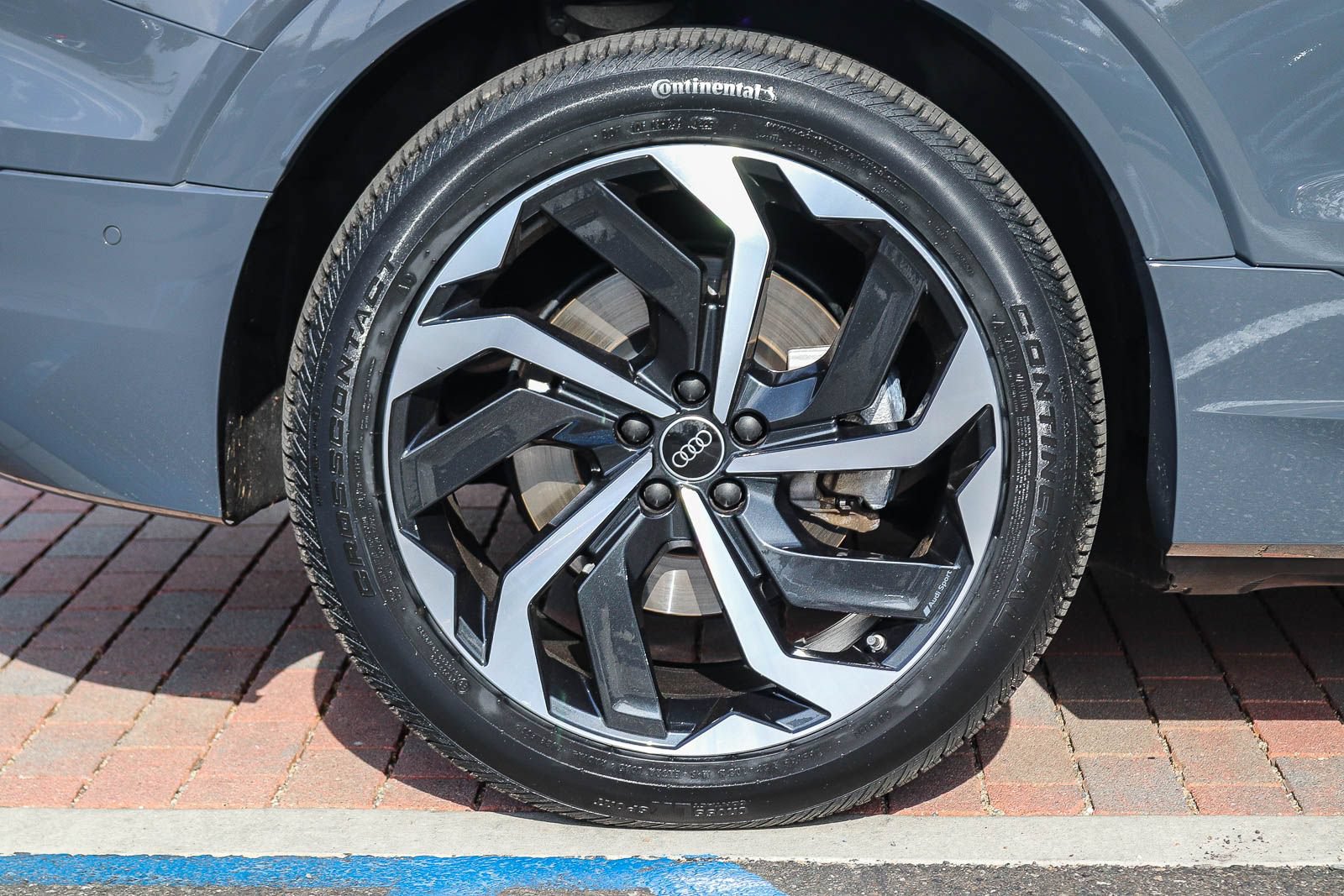 Certified 2024 Audi Q8 e-tron Premium Plus AWD/4WD image 9