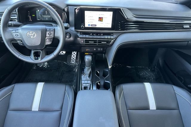 Used 2025 Toyota Camry SE image 12