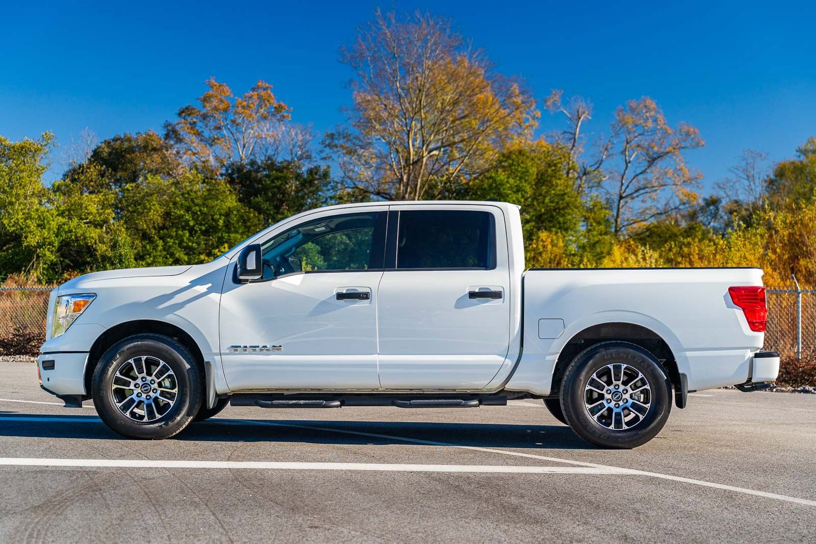 Used 2024 Nissan Titan SV w/ SV Convenience Package image 4