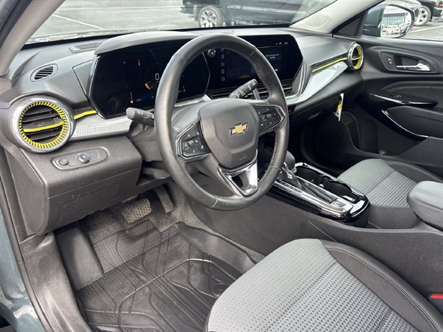 Used 2026 Chevrolet Trax LT w/ Sunroof Package FWD image 10