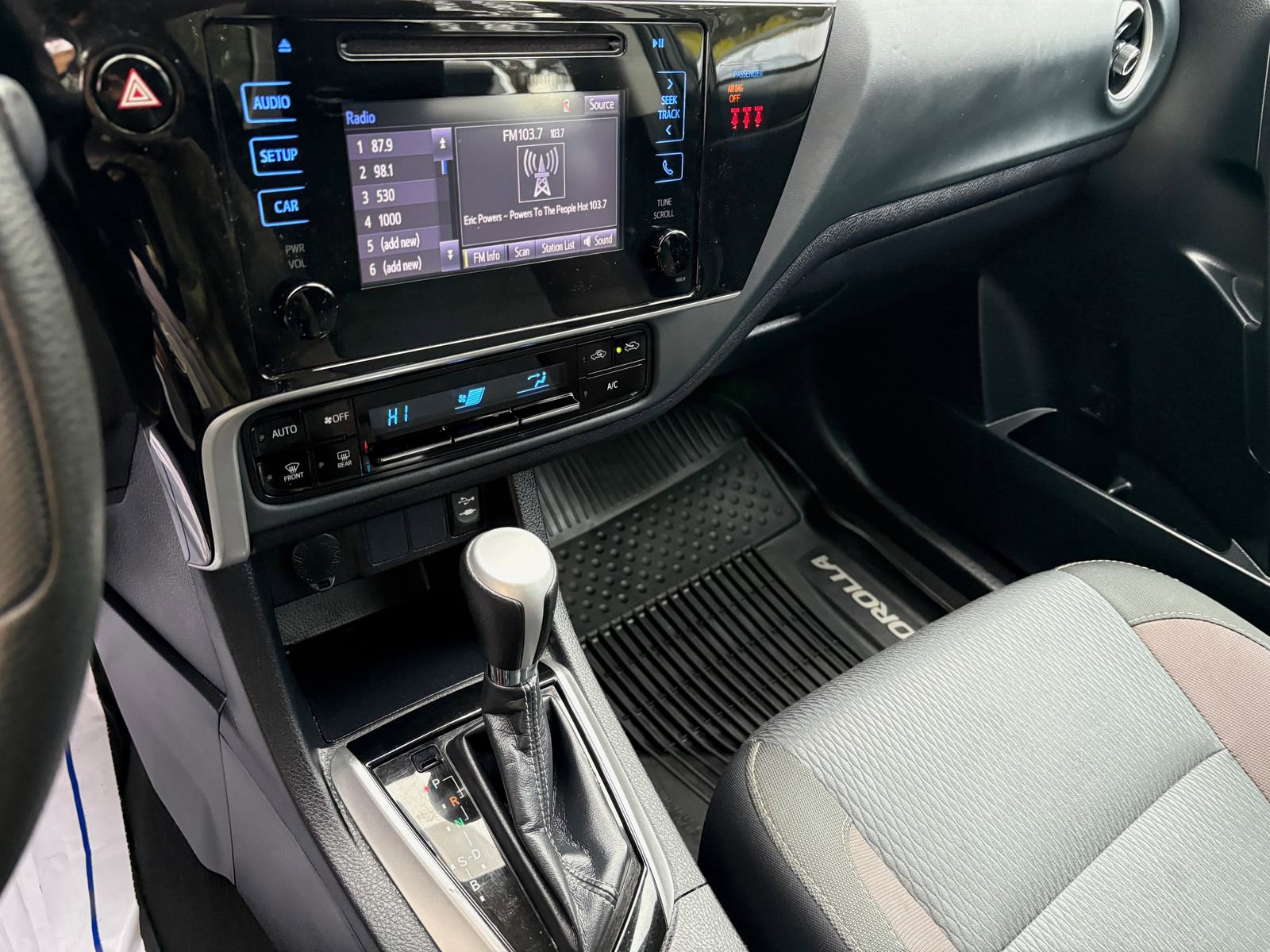 Used 2018 Toyota Corolla LE image 25