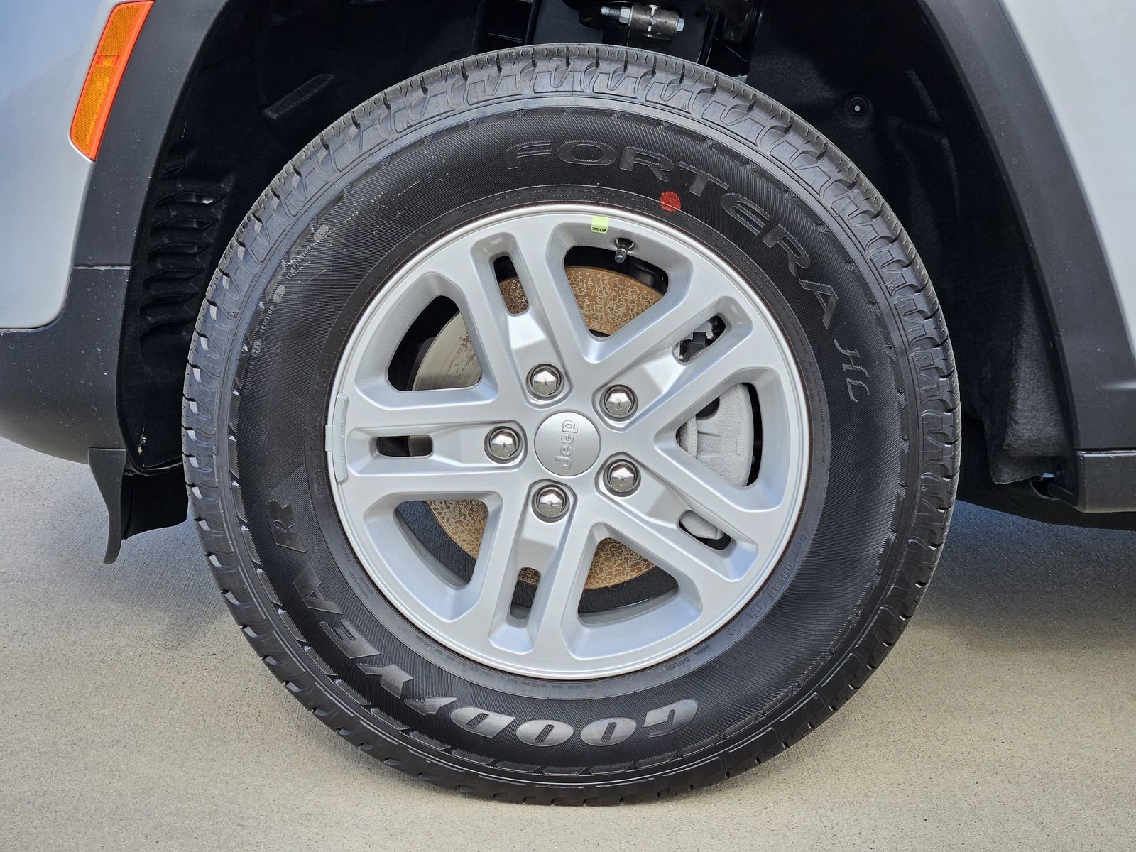 New 2025 Jeep Grand Cherokee Laredo AWD/4WD image 12