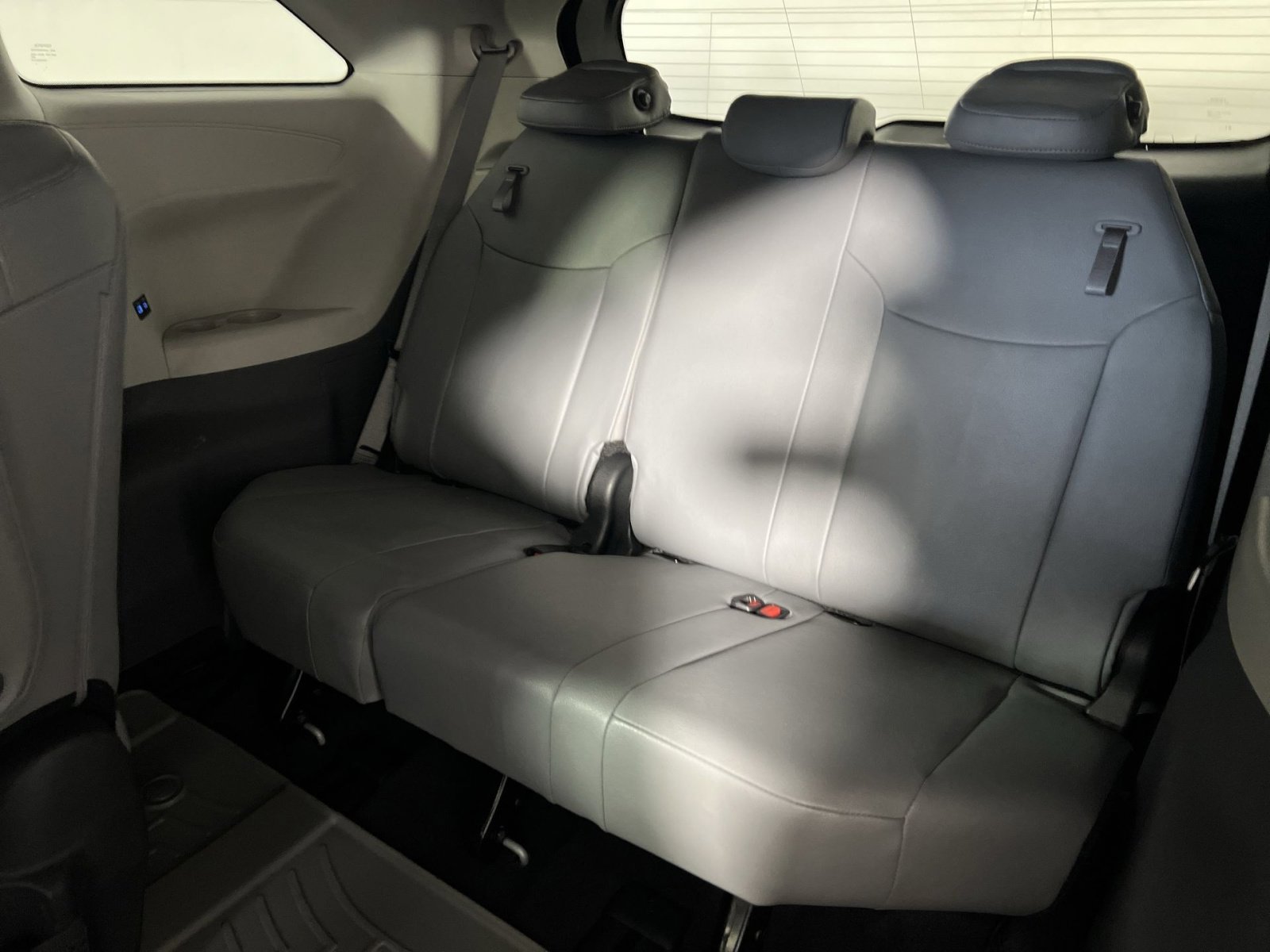 Used 2024 Toyota Sienna XLE image 26