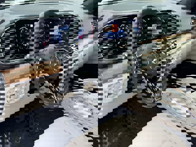 Used 2025 Mercedes-Benz GLE 450 4MATIC image 17