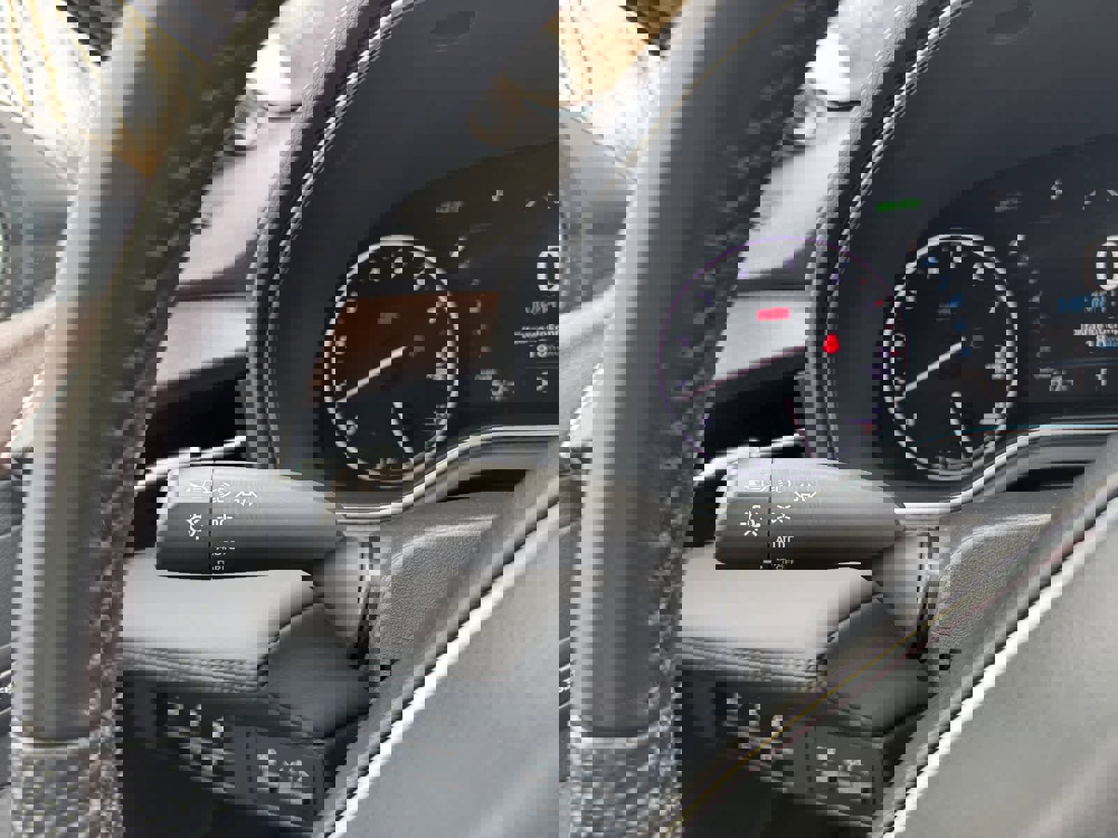 Used 2022 Toyota Avalon Limited image 19