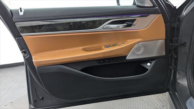 Used 2021 BMW 740i xDrive w/ Autobahn Package image 13