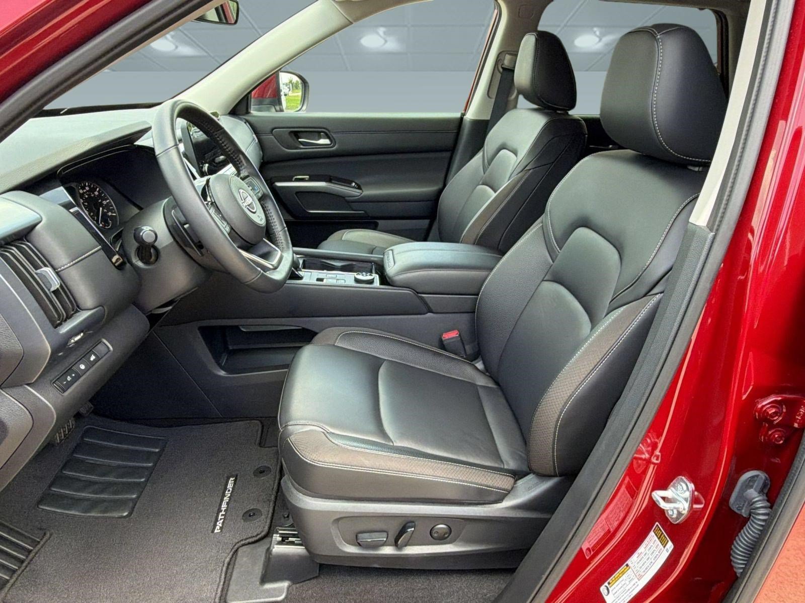 Used 2025 Nissan Pathfinder SL AWD/4WD image 5