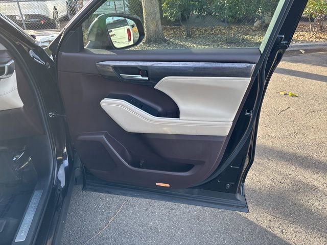 Used 2021 Toyota Highlander Limited image 36