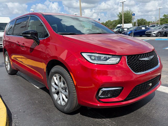 New 2026 Chrysler Pacifica Select AWD/4WD image 3