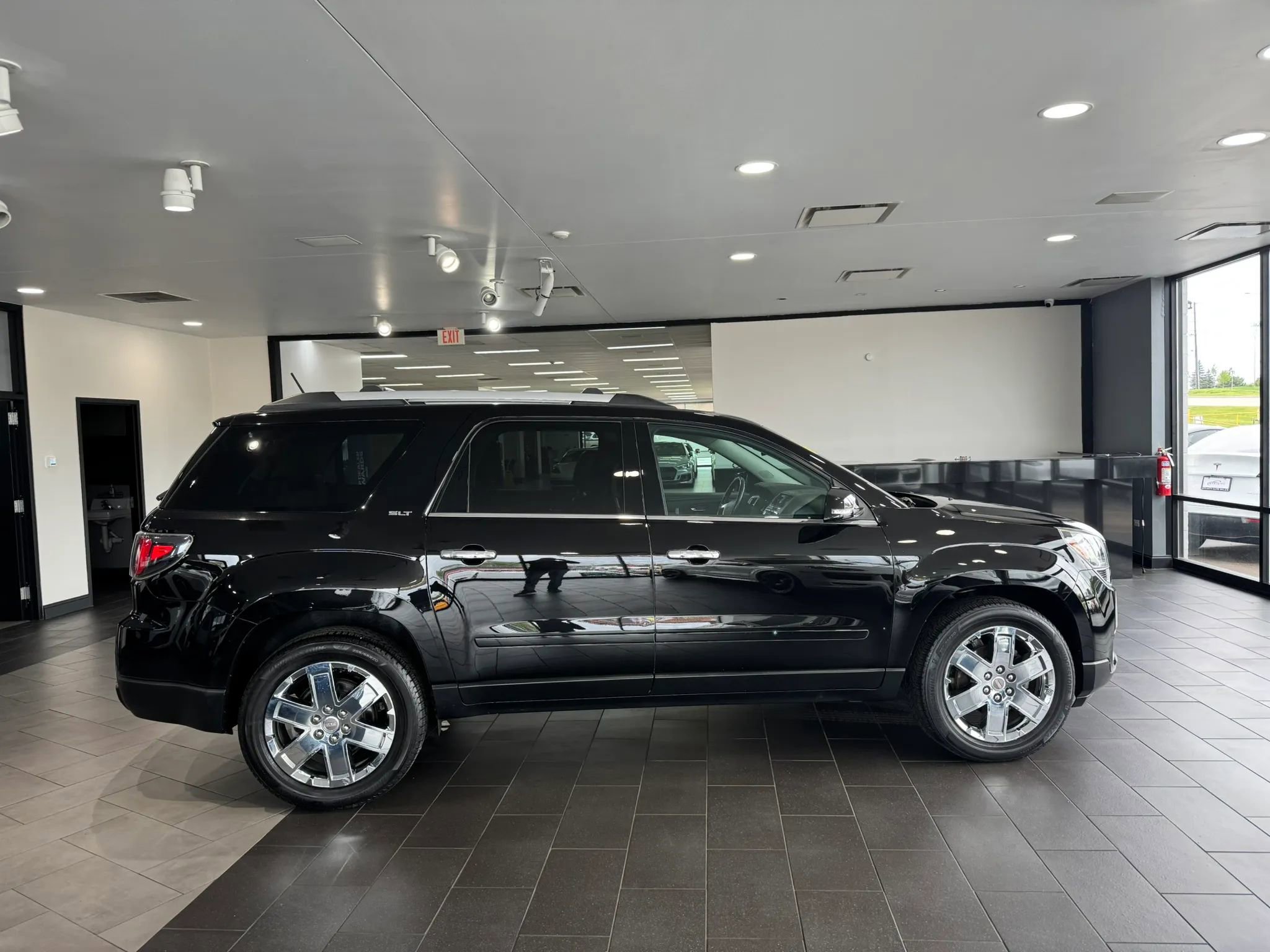 Used 2016 GMC Acadia SLT w/ Premium Edition FWD image 3