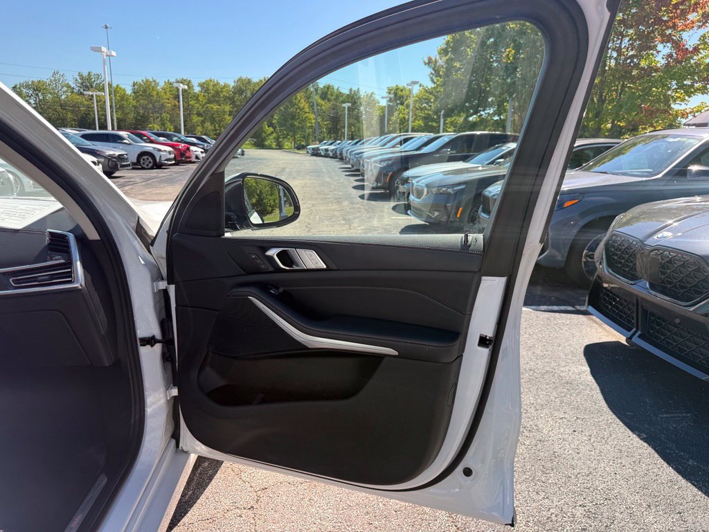 Used 2022 BMW X7 xDrive40i w/ Premium Package AWD/4WD image 27