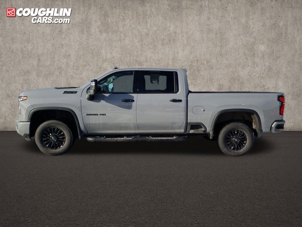Used 2024 Chevrolet Silverado 3500 LTZ w/ LTZ Plus Package image 2