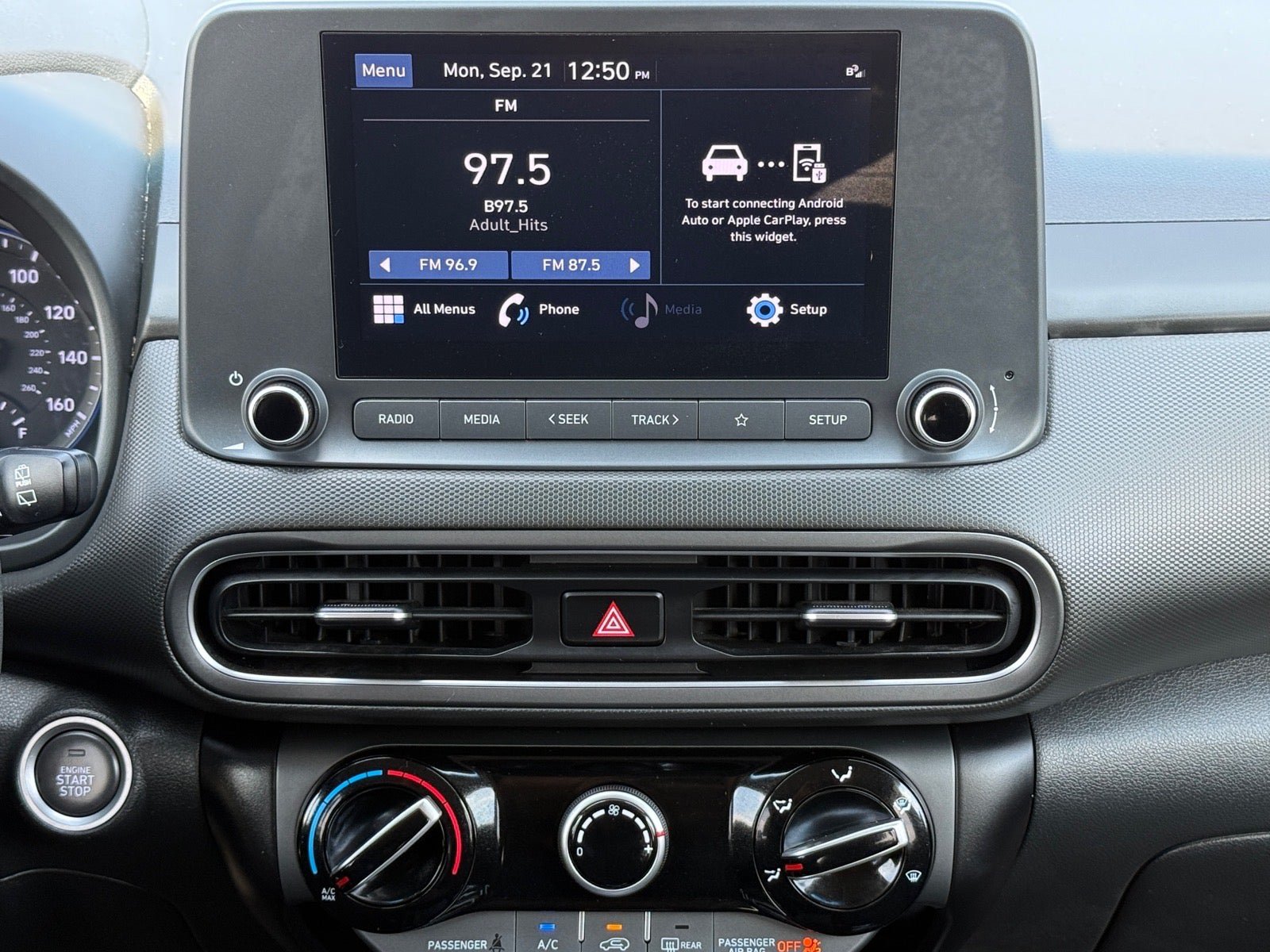 Used 2022 Hyundai Kona SEL FWD image 24